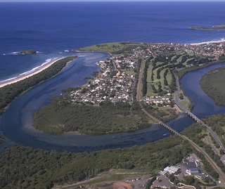 Aerial veiw of coastline at Minnamurra.