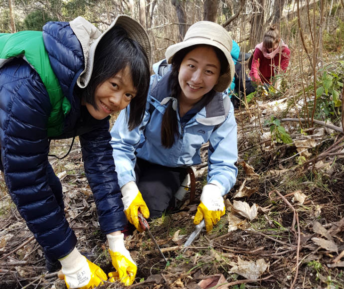 Volunteers Ji Li and Lingling Qui