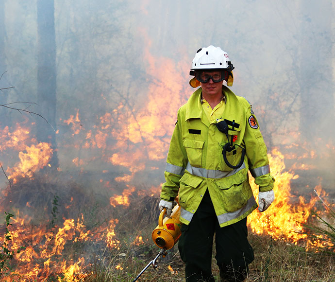 Trainee field officer, NPWS staff conducting the Olive hazard reduction burn in Scheyville National Park