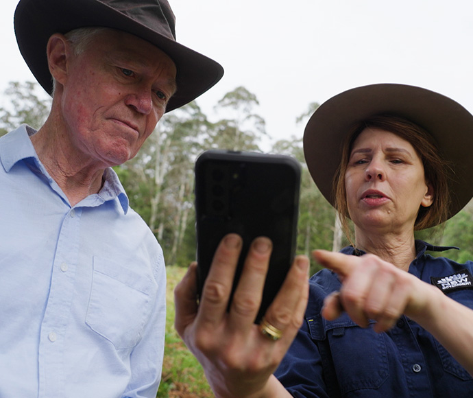 Senior Soil Scientist, Linda Henderson talks to a landholder about Soils Near Me NSW a new app 