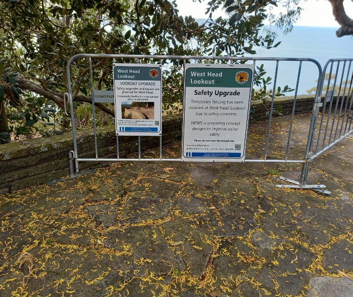 Temporary fencing and signage at West Head Lookout