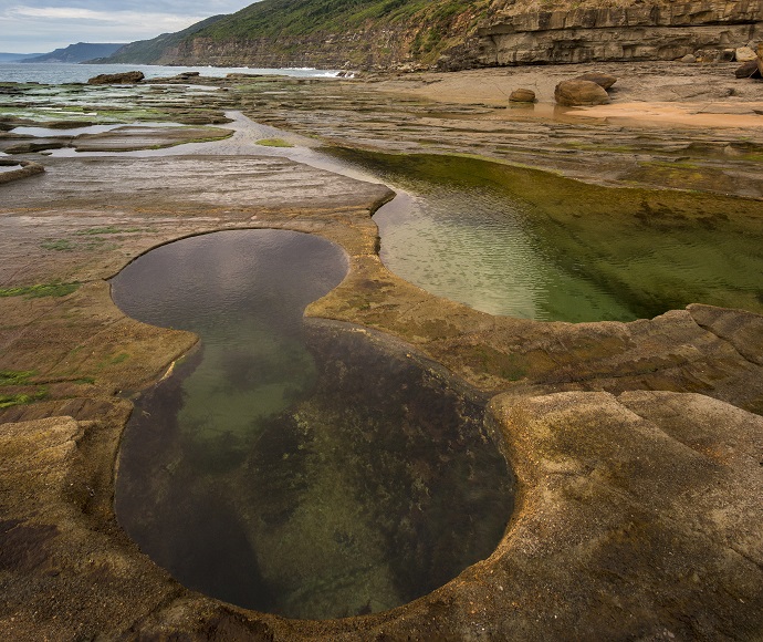 Rock pool in the shape of the figure 8, Royal National Park