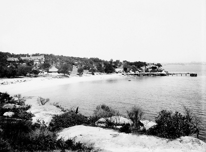 Black and white image of Nielsen Park beach in 1916