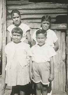 Back row left to right: Catherine Bula (nee Donovan) & Wilma Davis, Front row left to right: Rosalind & Peter Donovan at Grassy Heads