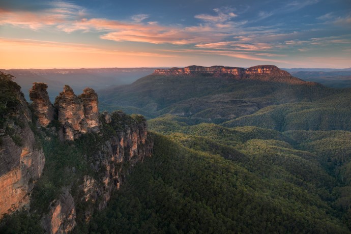 The Three Sisters rock formation in Blue Mountains National Park
