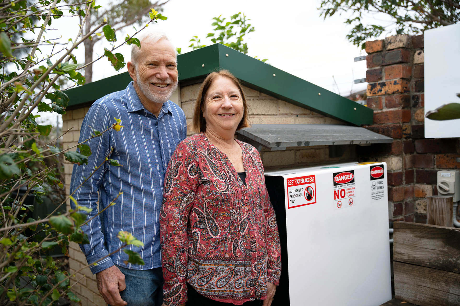 Two people standing outside a house next to a virtual power plant