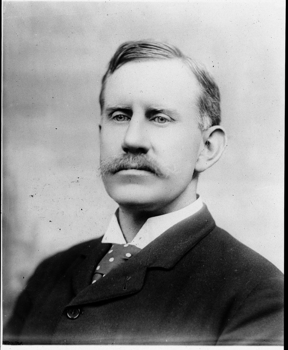 A formal portrait of Walter Liberty Vernon taken by the Government Printing Office. He wears a dark suit and polka-dot tie.